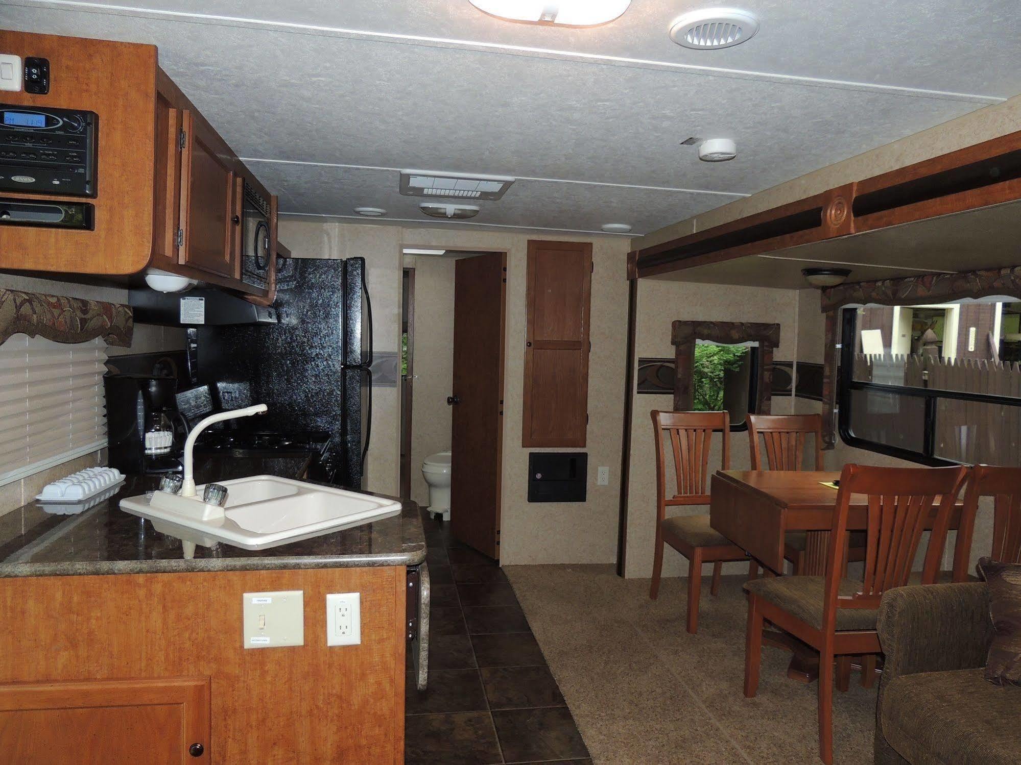 Lake George Escape - Campground Warrensburg Eksteriør billede